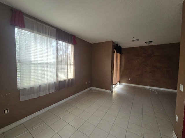 empty room featuring light tile patterned floors