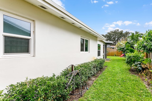 view of side of property featuring a lawn