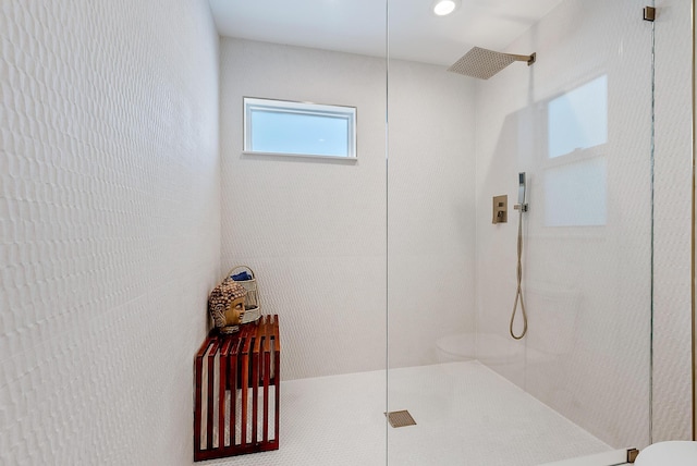 bathroom featuring a tile shower