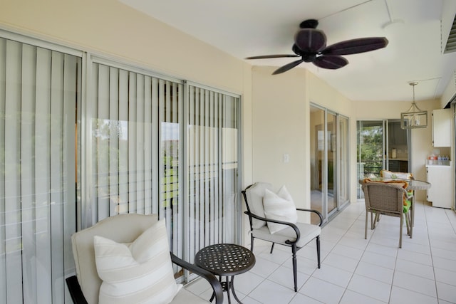 sunroom with ceiling fan