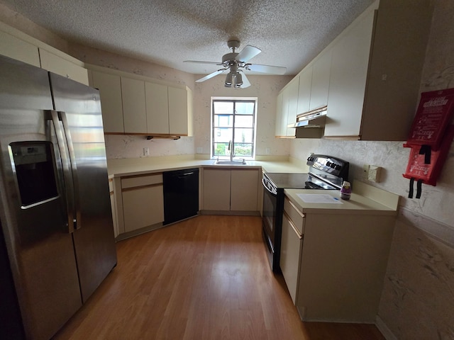 kitchen with black appliances, a textured ceiling, sink, light hardwood / wood-style floors, and ceiling fan