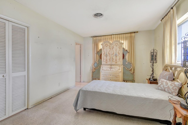 bedroom featuring a closet