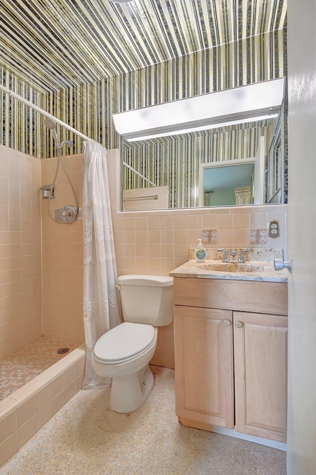 bathroom with a shower with curtain, vanity, and toilet