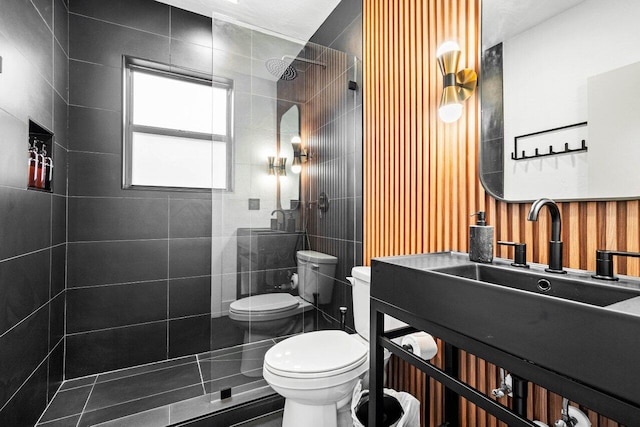 bathroom featuring toilet and a tile shower