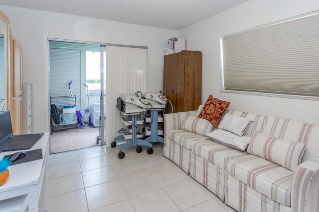 294 Burgundy Unit G, Delray Beach, FL 33484 - living room featuring light tile patterned flooring