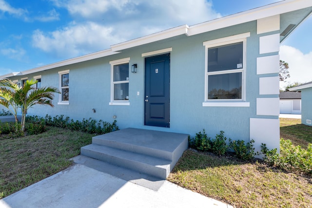 view of front of property featuring stucco siding