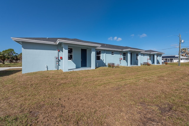 view of front of house with a front lawn