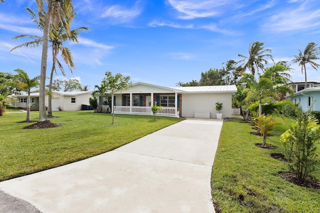 ranch-style home featuring a front lawn