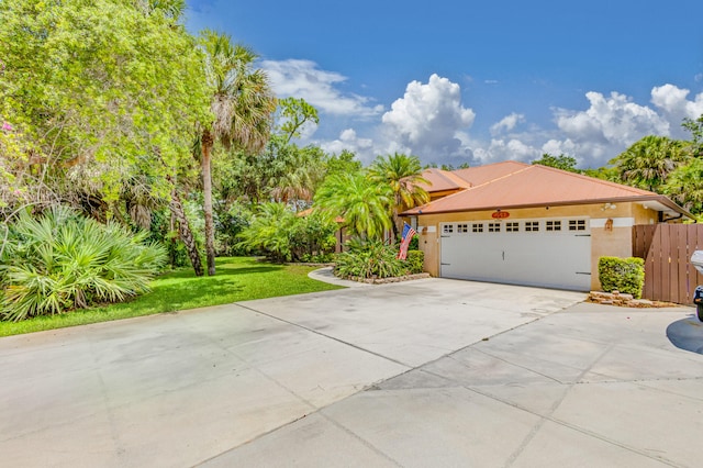 view of front of house featuring a garage and a front yard