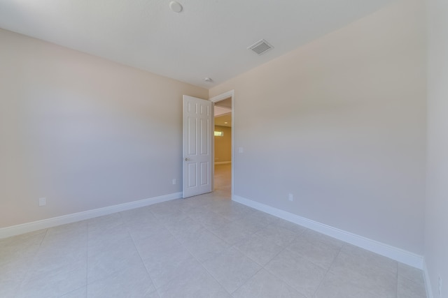 empty room featuring light tile patterned floors