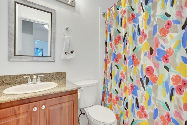 1701 Sabal Ridge Cir Unit G, Palm Beach Gardens, FL 33418 - bathroom featuring vanity, toilet, and a shower with shower curtain