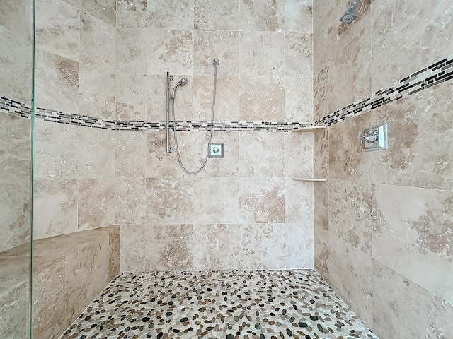 bathroom featuring tiled shower