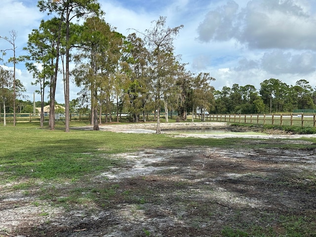 view of yard featuring a rural view