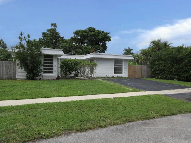 ranch-style house with a front yard