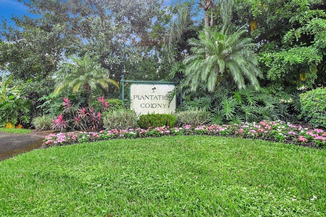 community sign featuring a lawn