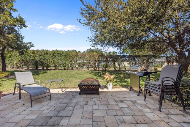 view of patio with a fire pit