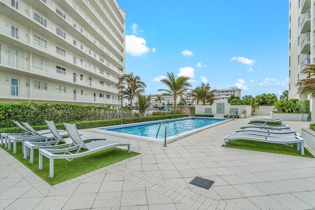 view of swimming pool