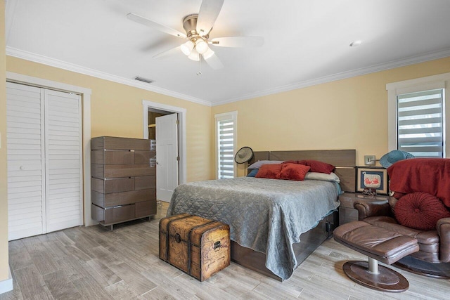 bedroom featuring light wood-type flooring, ceiling fan, and ornamental molding