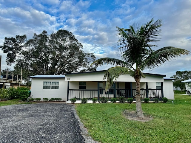 view of front facade with a porch and a front yard