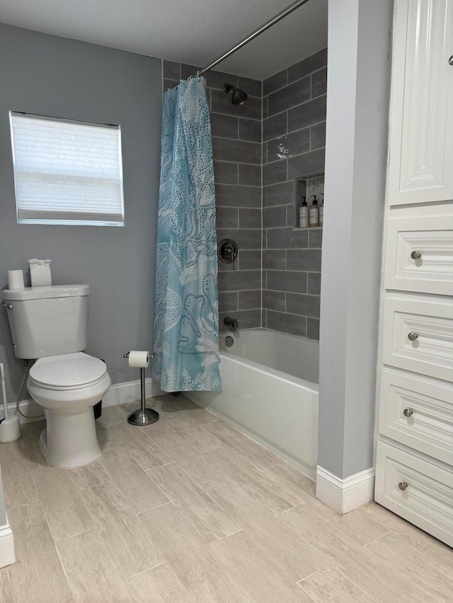 bathroom featuring toilet and shower / tub combo