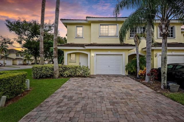 view of front facade featuring a garage