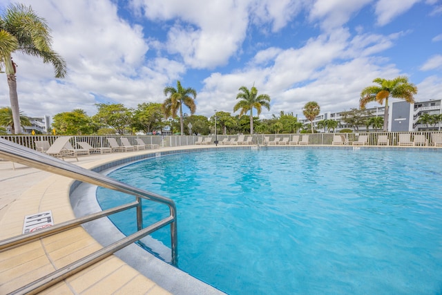 view of swimming pool