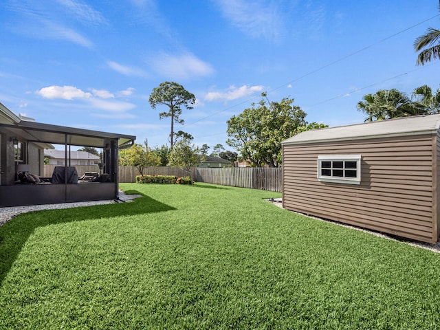 view of yard with an outbuilding