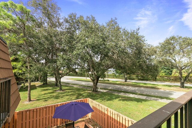 233 Charter Way, West Palm Beach, FL 33407 - view of green lawn