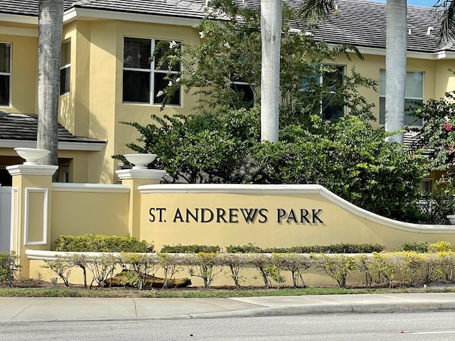 view of community / neighborhood sign