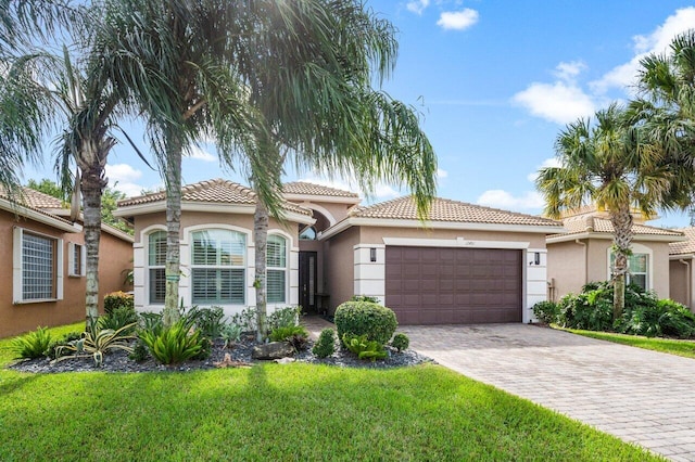 view of front of home featuring a garage and a front yard