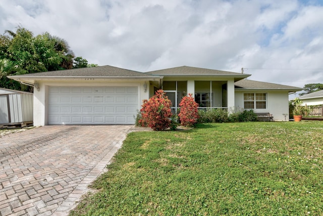 view of front of home featuring a front lawn and a garage