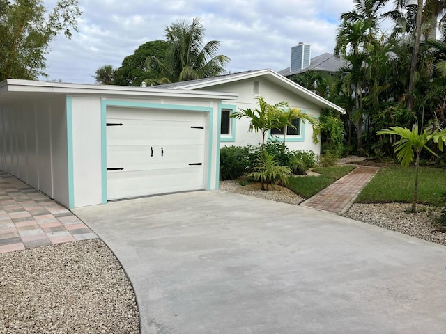 view of front facade featuring a garage