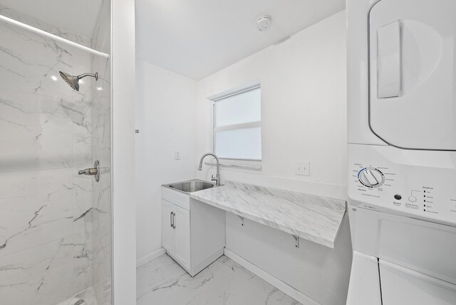 bathroom featuring a tile shower, vanity, and toilet