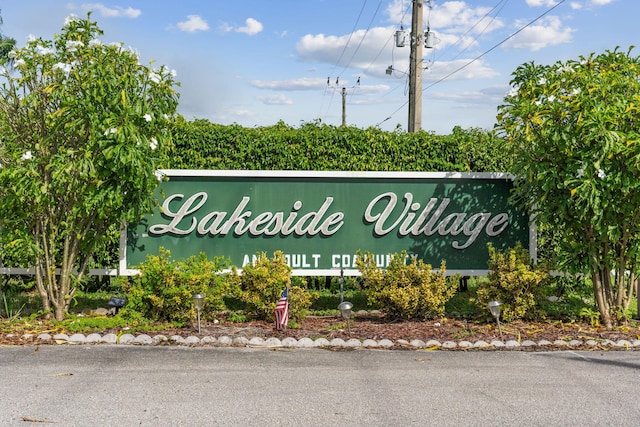 view of community / neighborhood sign