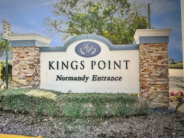 view of community / neighborhood sign