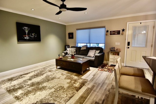 living room featuring light hardwood / wood-style floors, ceiling fan, and crown molding