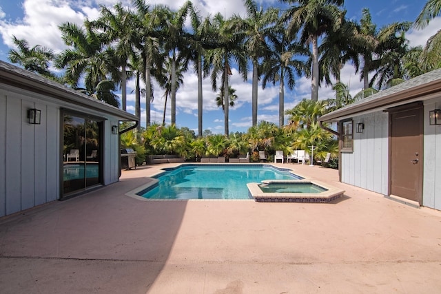 view of pool with an in ground hot tub and a patio