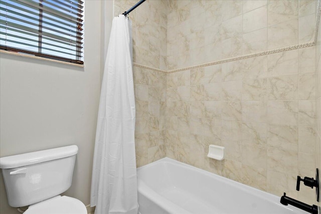 bathroom featuring shower / tub combo with curtain and toilet