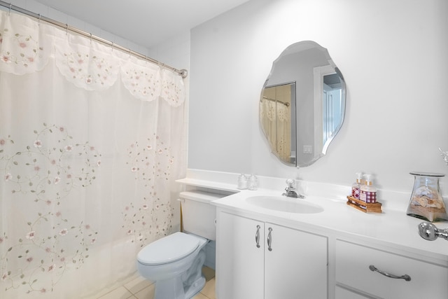 full bathroom featuring tile patterned flooring, vanity, shower / bath combo with shower curtain, and toilet