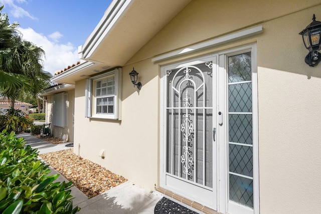 7770 SE Spicewood Cir, Hobe Sound, FL 33455 - doorway to property featuring stucco siding