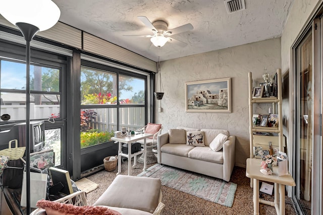 sunroom with ceiling fan