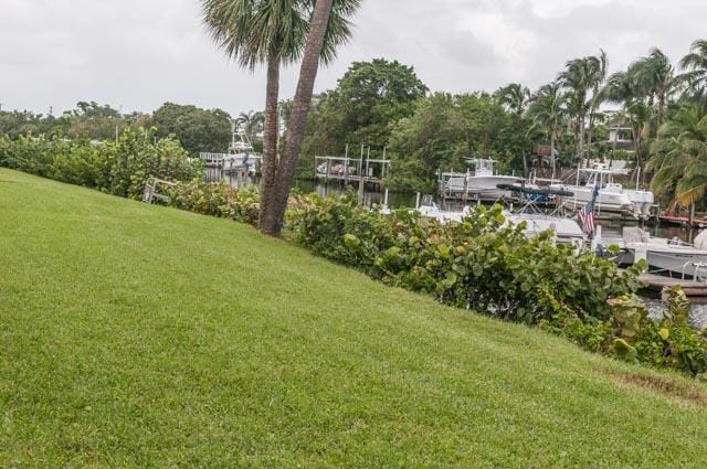 view of yard featuring a water view