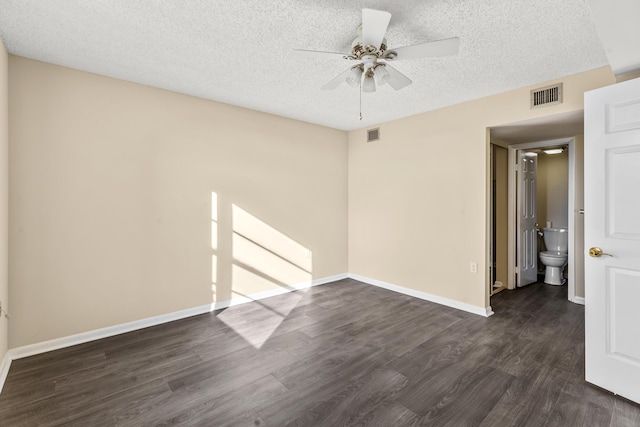 unfurnished room featuring dark wood-type flooring, a textured ceiling, and ceiling fan