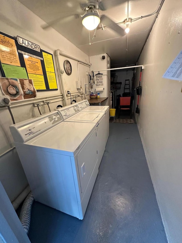 laundry room with washer and clothes dryer and ceiling fan