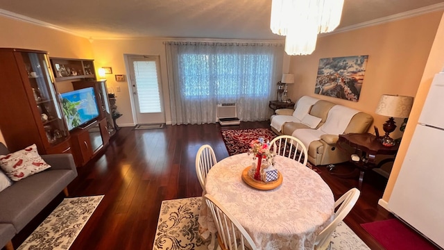 dining area featuring crown molding, dark hardwood / wood-style flooring, a wall mounted air conditioner, and a notable chandelier