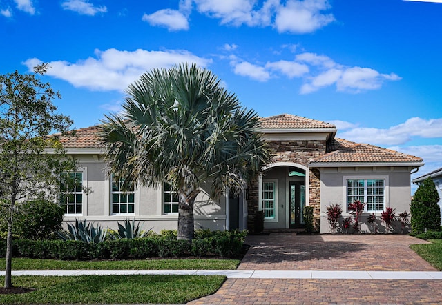 view of mediterranean / spanish-style home