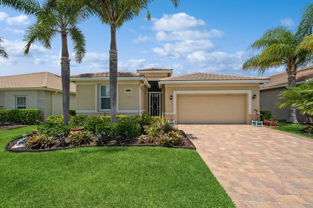 view of front of house featuring a front lawn and a garage