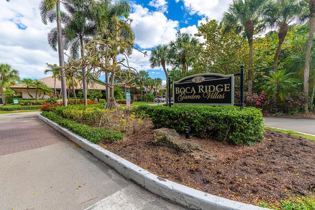 view of community / neighborhood sign