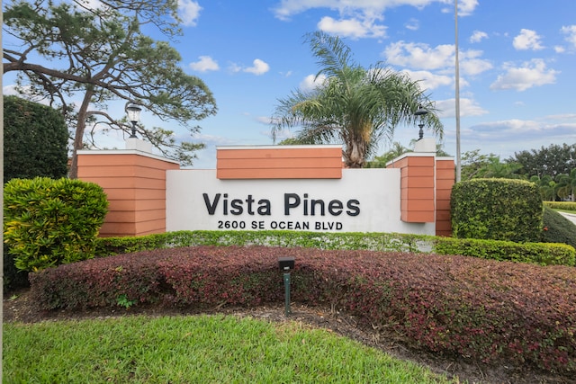 view of community / neighborhood sign