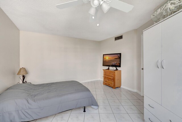 bedroom featuring a textured ceiling, a closet, and ceiling fan